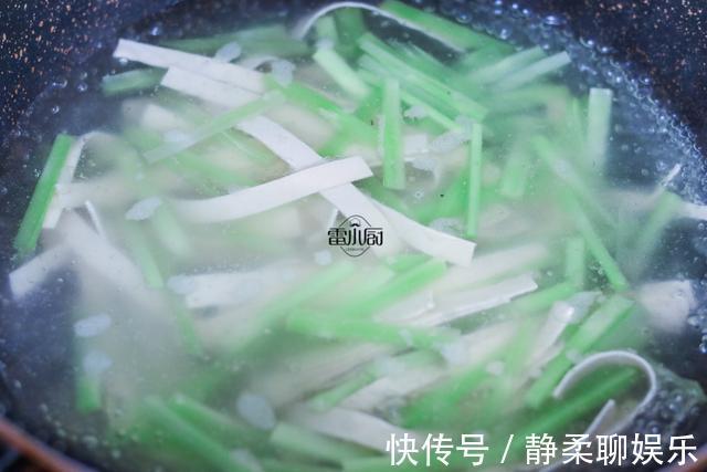 儿童|这个菜含钙极高，儿童多吃对长牙很有帮助，现在吃正好！