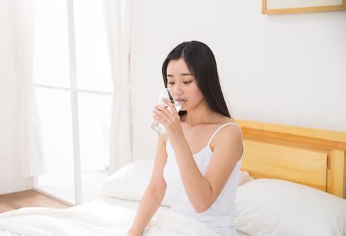 给便秘的人提个醒:3种食物,越吃肠道越拥堵,劝你尽量少碰