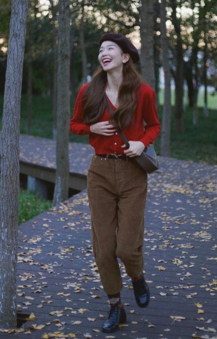 搭配 “针织衫”怎么穿才高级又时髦?看看这些搭配造型,温柔又百搭