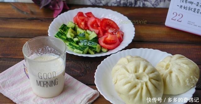好吃|女儿想吃包子，抽空蒸一锅，皮薄馅香真好吃，当早餐好美！