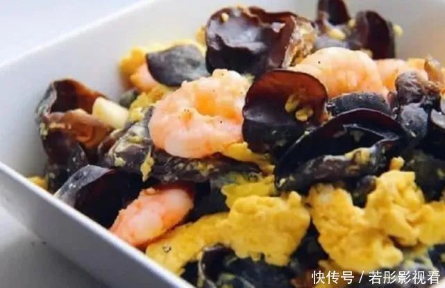 远离血栓,请记住,晨起两坚持,晚上两不要,血管才会更通畅