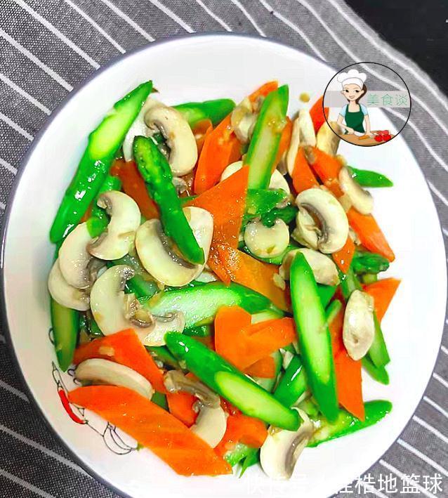 焯水|秋天,此三样素菜一起炒,鲜美极了,不放肉炒也香,秋天吃特养人