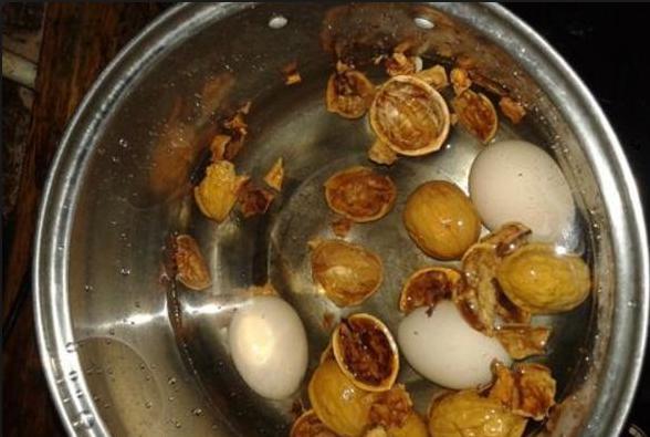 核桃壳不要扔掉放在家里特别好用，看完告诉家里人