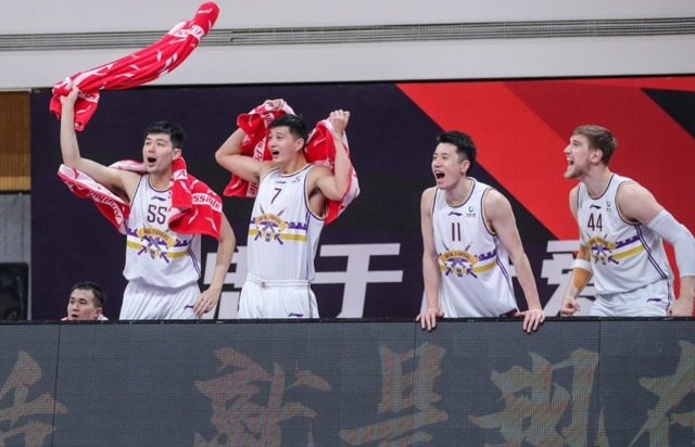哈斯|北控男篮惨败青岛!兰兹伯格10分,哈斯11分,马布里无计可施