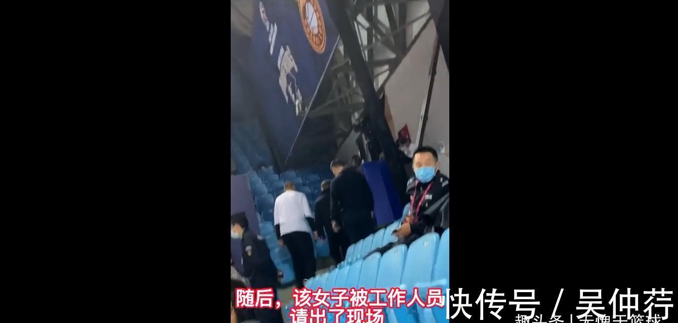 球迷|翟晓川与女记者爆发冲突!翟晓川:你闭嘴!女记者:你不配!