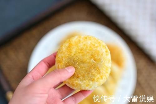 拉丝豆沙糕|拉丝豆沙糕,不用烤箱就能做的拉丝豆沙糕,外酥里软,糯米粉最好吃的做法就属它了