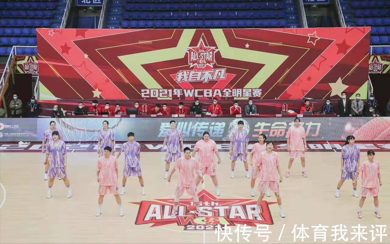 WCBA全明星:30人舞蹈大联欢,女版奥尼尔位居C位,李梦高颜值
