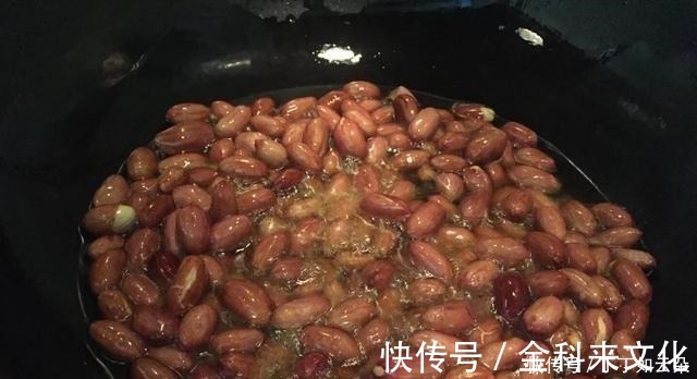 炒花生米|炒花生米时,万万不可直接下油锅,多这1步,每颗花生米香脆可口!