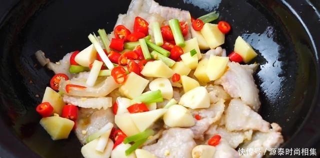 砂锅|豆腐和它最配，丢进砂锅里越炖越好吃，出锅香气四溢全家人都爱吃