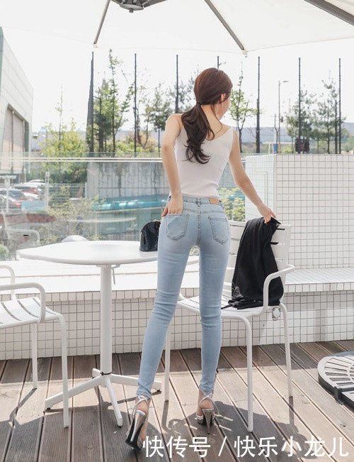 牛仔裤|轻奢写真,背心牛仔裤,既清爽又迷人!