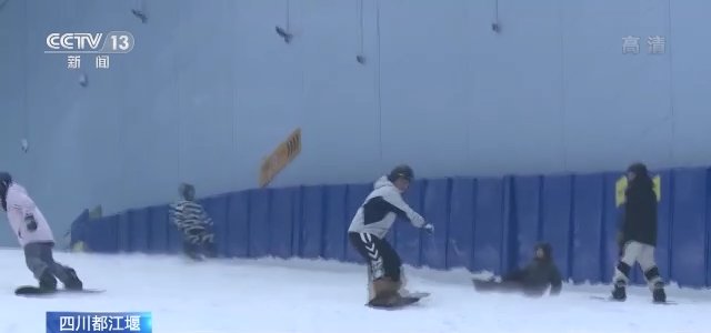 室内滑雪场|冰雪特色课、室内滑雪场……全民参与冰雪运动迎冬奥