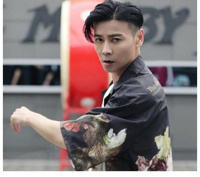 mm当了13年“软饭男”，张晋的才华终被发现：体会到娘娘的快乐