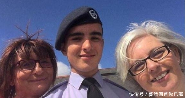 他们结婚20年后重拍婚纱,不同的是这次只有“新娘”