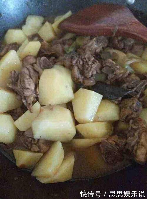 炖鸡肉你|炖鸡肉你还在加水？别傻了，换成“它”鲜嫩好吃，尝一口就停不了