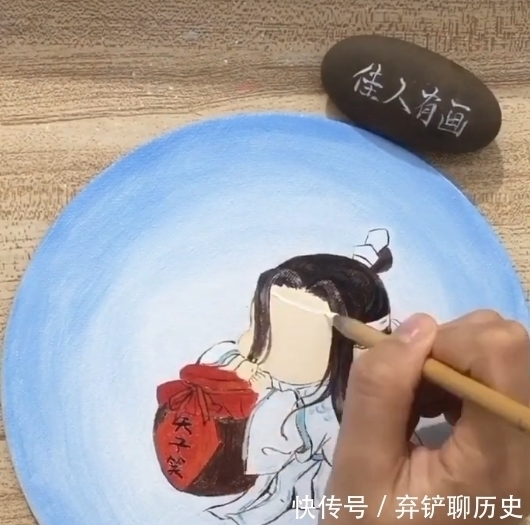 美术生#美术生手绘Q版蓝忘机,扶着酒坛睡大觉,网友:又喝大了