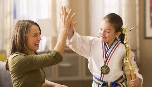 妈妈|决定孩子一生的,无关家庭贫富,而是母亲的这一点