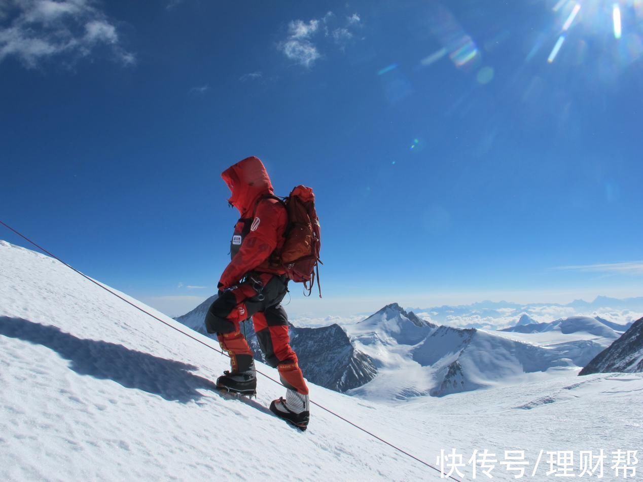 中国登山队 北斗定位系统“植入”羽绒服，可主动发射救援信号