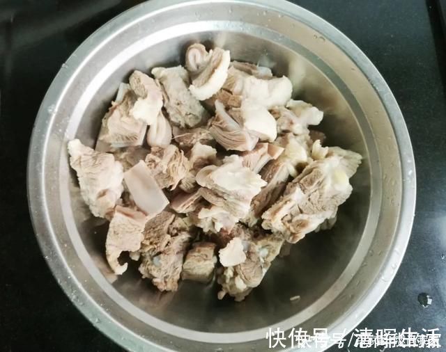 炖羊肉汤不要花椒、大料和料酒，加这两样味道鲜美，还没羊膻味!