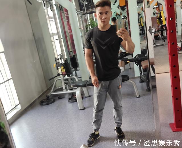 卧推|一个不练腿的健身人,N多年后,他会练成什么样子?