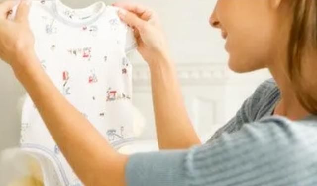 小孩|老人常说“小孩无六月”,酷夏给娃穿衣,要讲究“三暖二凉”