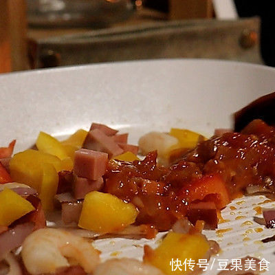 披萨|#一口新年味，全家享佳味#会拉丝的芝士焗饭，好吃到舔盘