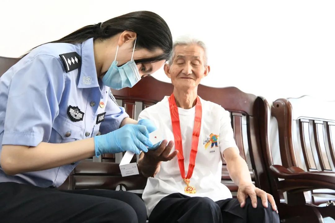 父女|感动！警方助力，失散57年父女终获团圆！