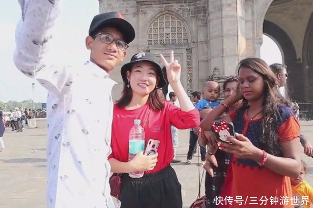 在印度旅游，为何当地人喜欢和中国人合影?原因令人大笑不止