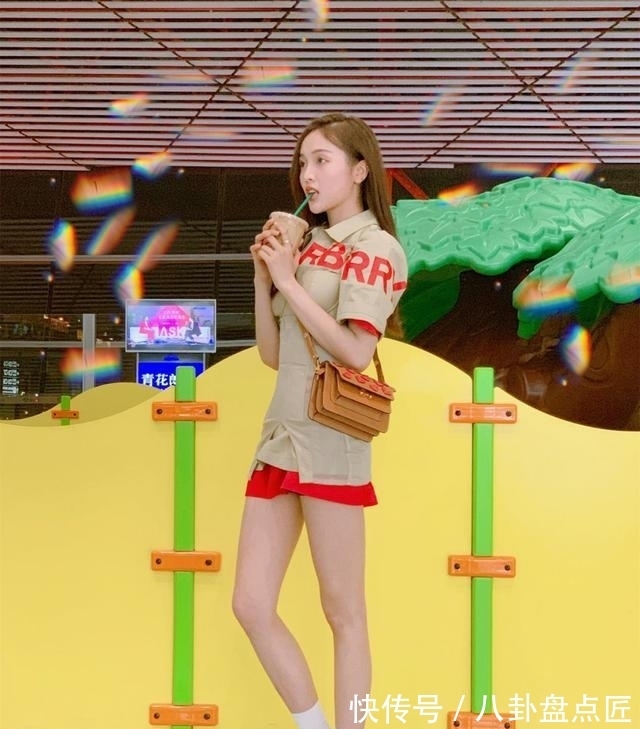 街拍|吴宣仪尴尬撞衫,内衣外穿被评输了,幸好“漫画腿”从来不输!