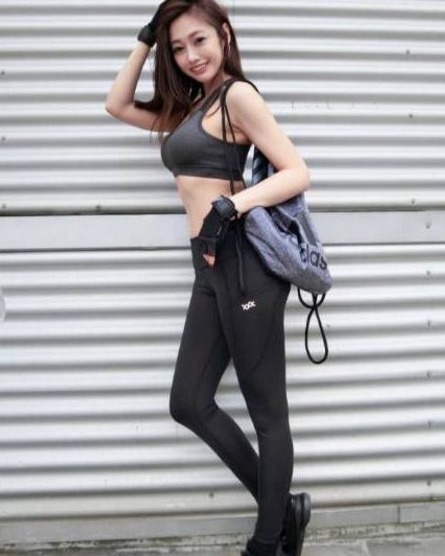 小姐姐|街拍性感紧身打底裤小姐姐,穿着显大方有气质!