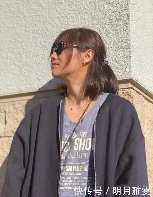 丸子头|马尾辫已经落伍了!2021年最流行这3款“扎发”,时髦显脸小