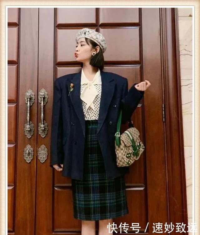 羽绒服+裙子,大衣+裙子,秋冬怎么搭更好看