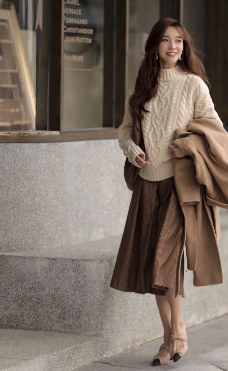 时髦|冬天的“毛衣”该怎么穿?建议搭配半身裙,让你温柔时髦有女人味