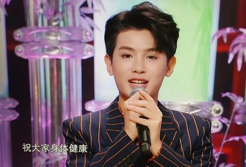 潘长江父女上蓝台春晚演小品，郭冬临猛灌汽水，煞费苦心却没笑点