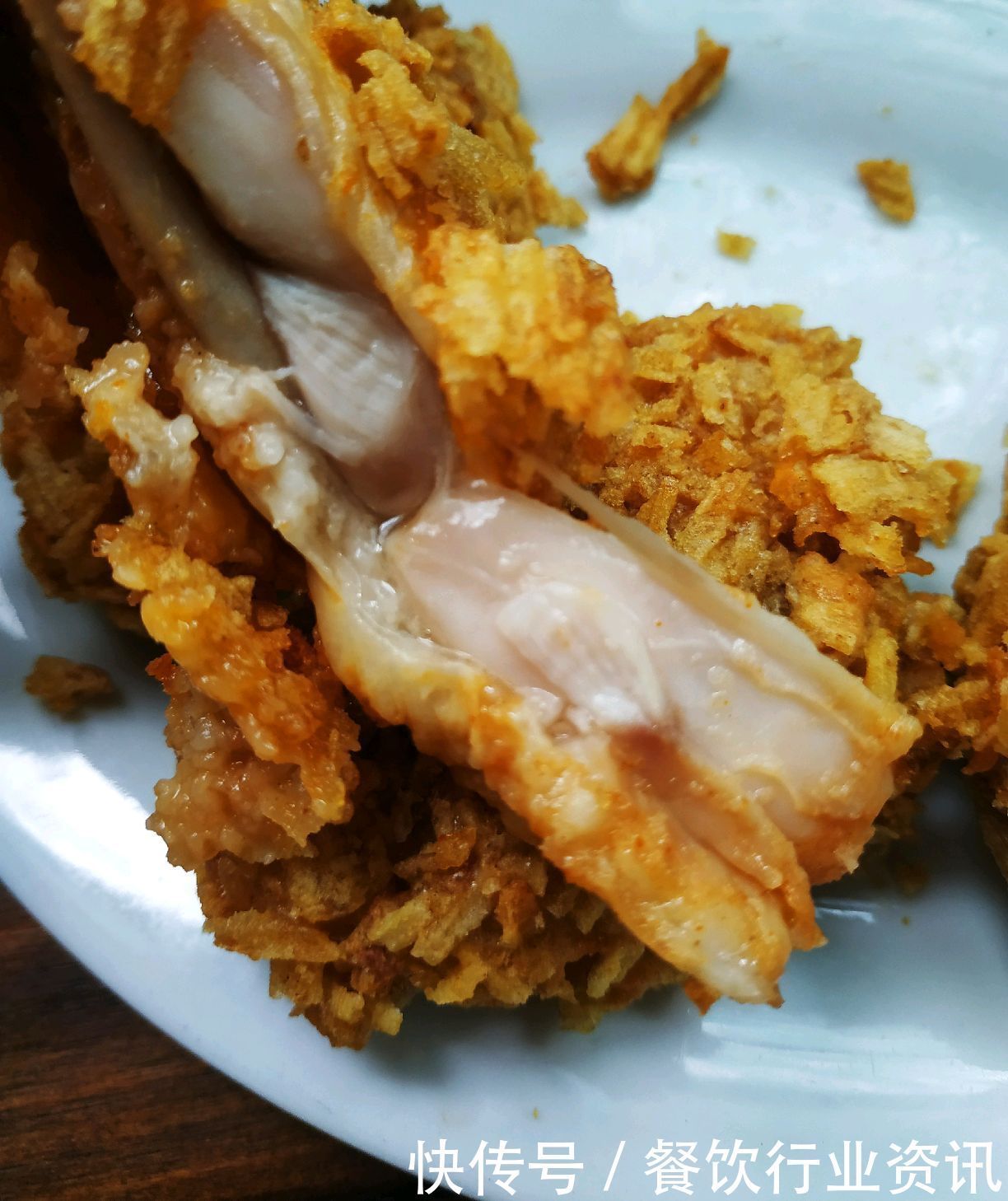 奥尔良|奥尔良烤翅,再裹面包糠就过时了,裹上它,酥脆作响会掉渣