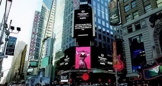 張楚格|吳莫愁：憑《好聲音》爆紅，如今“失業(yè)”，她是資本的犧牲品嘛？