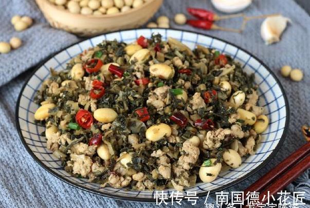 米饭|这菜跟黄豆一起煮,香辣开胃还补钙,3碗米饭不够吃