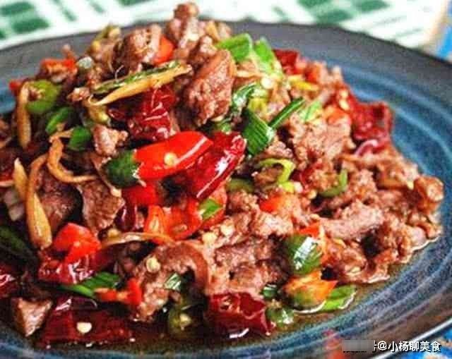 炒牛肉时,不需要加淀粉只需一食材,又滑嫩又入味