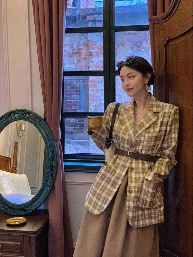 穿搭|立秋后,用西服搭配裙子时髦又显气质,小个子的女生都爱了