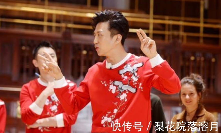 邓超是《跑男》唯一不敢喝安慕希的人,官方喝一口就是天价罚款