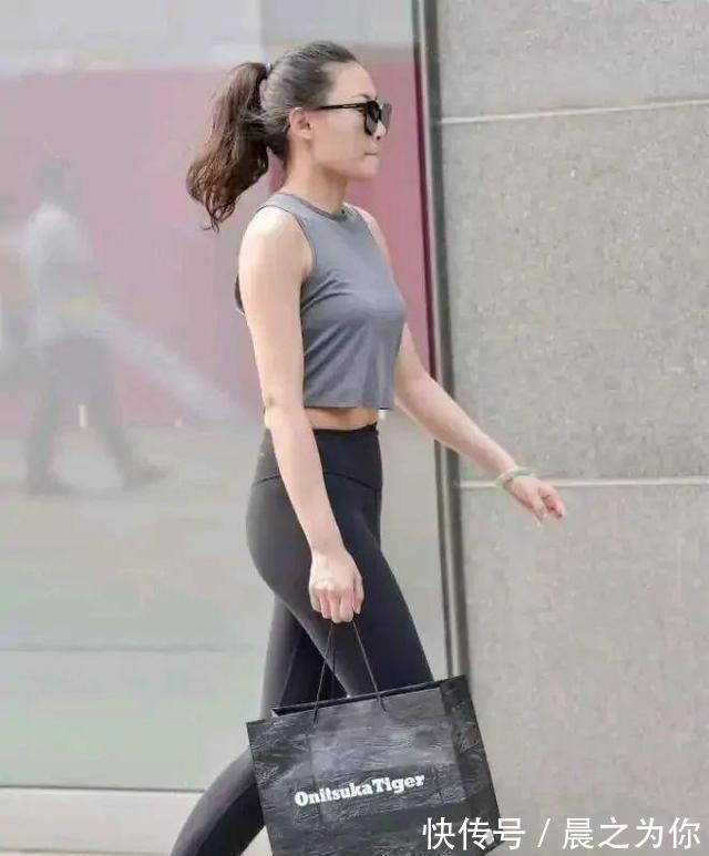 瑜伽裤 但愿穿着层次美,选择服装很重要,选择瑜伽裤是不对的