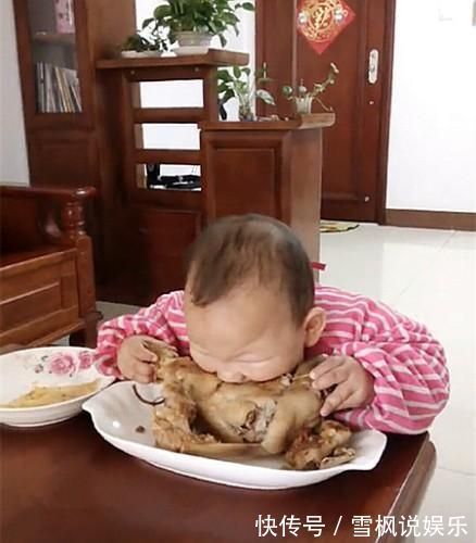 客厅|孩子饿醒后哭了,卧室里却没找到孩子,宝妈走到客厅笑得停不下来