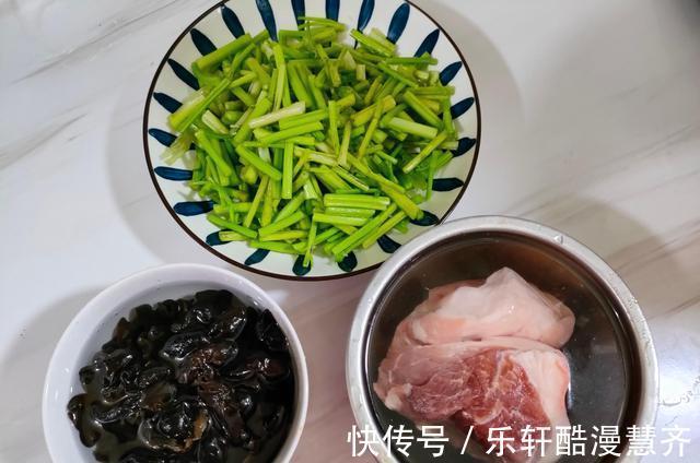 芹菜|女人经期要常吃的菜,营养丰富含铁多,气色红润,好吃又好做