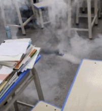 |搞笑GIF段子:开开心心去踩水