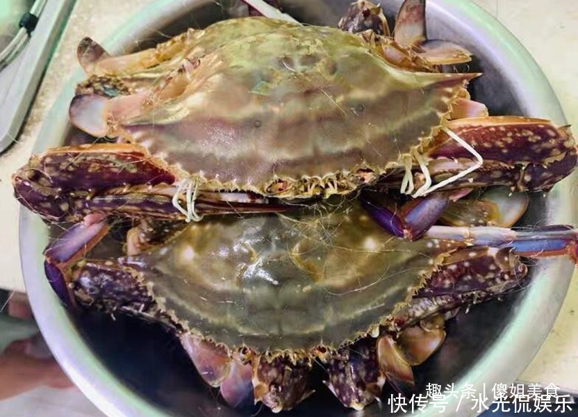  入味|蒸螃蟹时，直接上锅蒸就废了，多做这1步，蟹肉鲜香入味不流黄