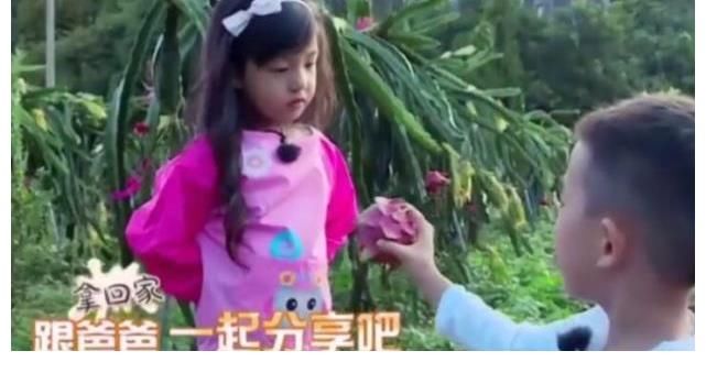 小春|陈小春小丑装VS Jasper吃火龙果,场面太美,哈哈哈哈哈笑不活了