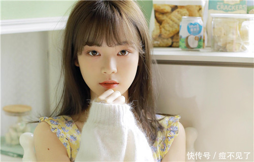 毛孔|细心女生脸蛋冒出黑头,痘博士有因才有果!