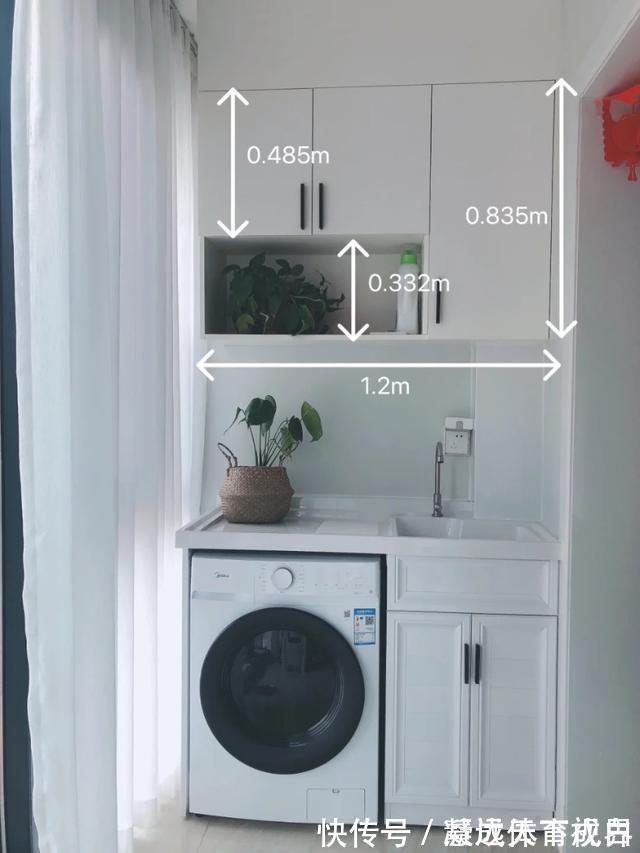 阳台上|她家不吊顶,只走石膏线,墙面不造型,只刷乳胶漆,太简洁耐看了