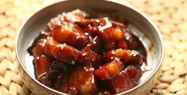 美食:麻仁卤香菇,油豆腐炖红烧肉,葱爆虾仁,红烧肉