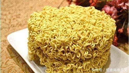 奶茶|体重超过100的女生，别再吃这3种食物了，每吃一口都是在长肉