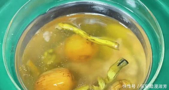 石斛|夏季多给家人煲这汤喝,用这几样简单一熬,不油不腻,润喉还下火